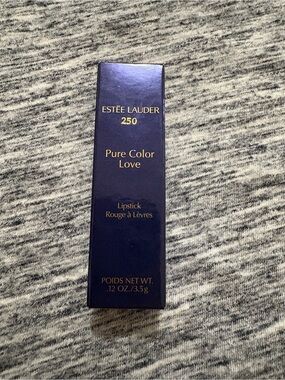 Estée Lauder Pure Color Love Lipstick 250 in Radical Chic